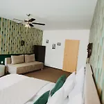 House Πανσιόν 4*